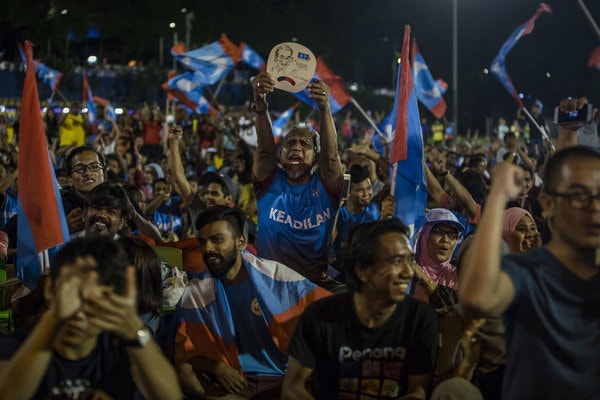 Malaysia Opposition, Led by 92-Year-Old, Wins Upset Victory